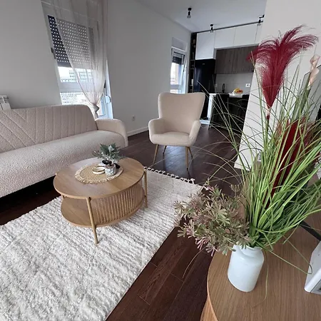 Tesla Apartman's Апартаменты